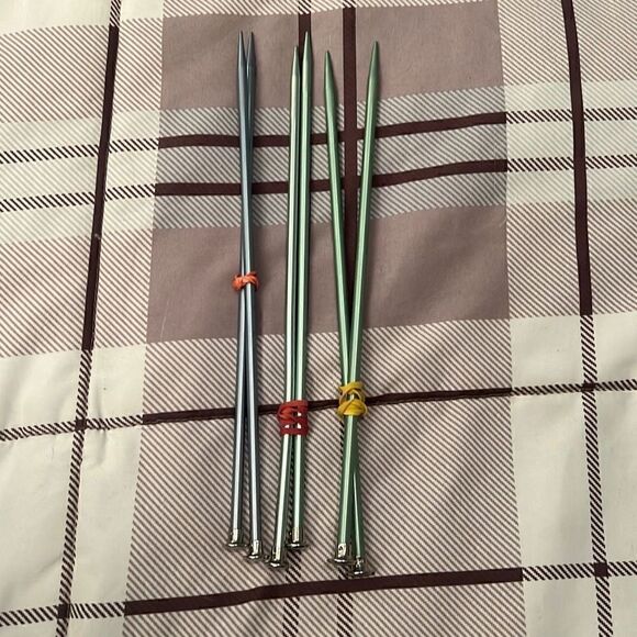 3 sets of knitting needles - Picture 1 of 2